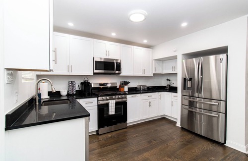 Greenfield Casa | Prime 5-Bed: Hot Tub, PITT, CMU, Schenley Park