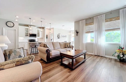 Venice Casa | Prime Area Near Golf Courses! Stunning 3 BDRM! Utils Incl
