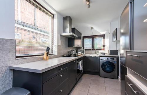 Toton Casa | Prime Beeston 3-Bed House with Driveway & Wi-Fi