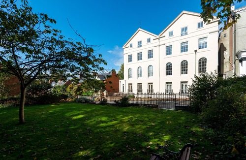 Exeter Apartamento | Prime central Exeter apartamento-2 habitaciones dobles, 2 baños, aparcamiento privado
