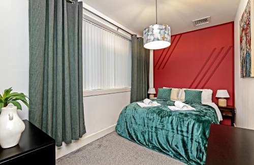 Central Milton Keynes Apartamento | PRIME City Centre Location, THE JUKE BOX SUITE, Secure Gated FREE Parking Space, Unique STYLISH Apartment, Two Bathrooms