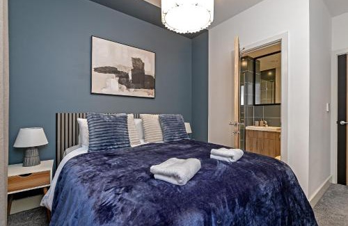 Central Milton Keynes Apartamento | PRIME City Centre Location, THE JUKE BOX SUITE, Secure Gated FREE Parking Space, Unique STYLISH Apartment, Two Bathrooms