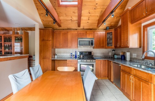 Parkside Casa | Prime City Living Townhouse by RedAwning