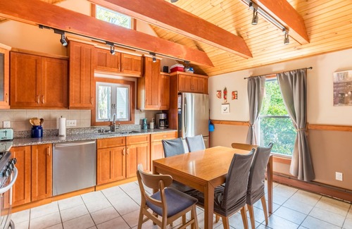 Parkside Casa | Prime City Living Townhouse 4 Bedroom Townhouse by RedAwning