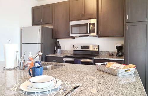 Midtown Apartamento | Prime CWE Area w/ Lux Amenities and King Bed (304)