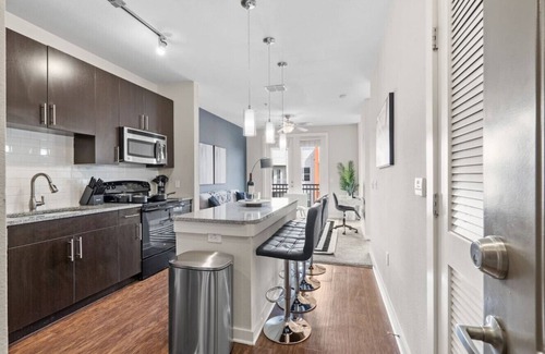 Courier City - Oscawana Apartamento | Prime Downtown 1BR | Pool, Gym & FREE Parking!