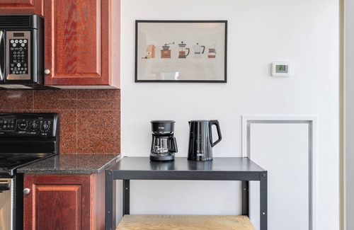 Financial District Condominio | Prime Downtown Condo | Park for Free+Walk to All Attractions