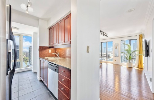 Financial District Condominio | Prime Downtown Condo | Park for Free+Walk to All Attractions