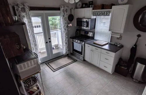 Oshkosh Casa | Prime EAA location - Vendor Friendly!
