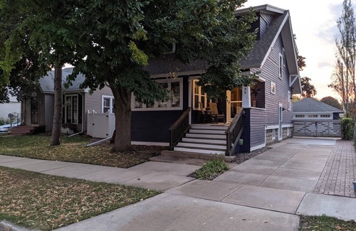 Oshkosh Casa | Prime EAA location - Vendor Friendly!