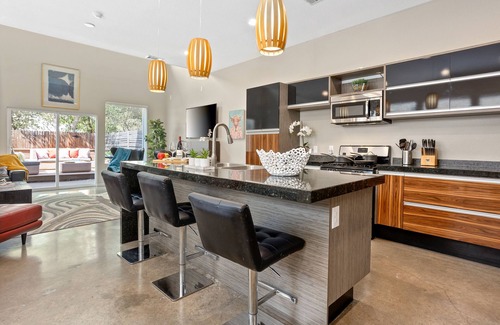 Fort Worth Cultural District Casa | Best Concert Location | 2 Minute Walk to Dickies