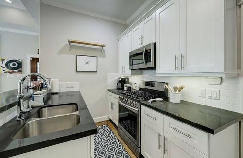 Shady Acres Casa | +Prime HTX Heights Location +Walkable to Dining/Coffee +King/Queen & Bunk Rooms
