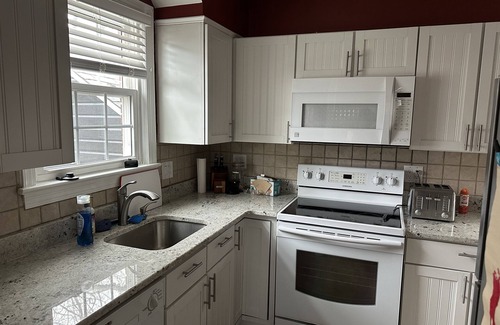 College Park Casa | Prime Hyattsville location available for 30 day plus rental! Dog friendly