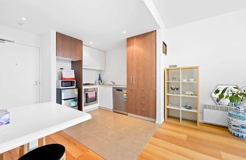 Kensington Apartamento | Prime Kensington 2BR Apt with a Massive Backyard!