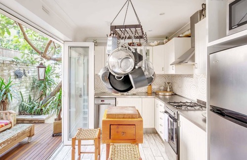 Redfern Casa | Prime locale 3 Bed Artists Home by Surry Hills