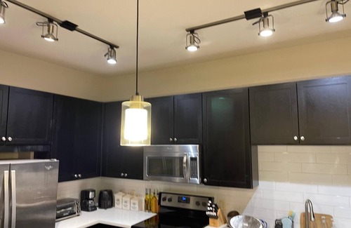 Woodlake - Briar Meadow Apartamento | Prime location. 1King Bed, minutes from Galleria mall.