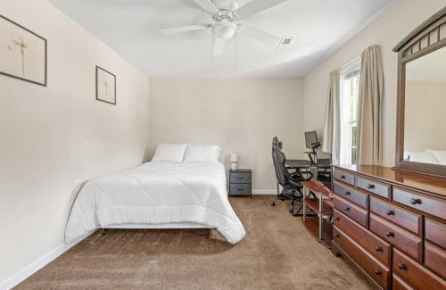 North Chesterfield Apartamento | Prime Location 2 BR Oasis with Washer and Dryer