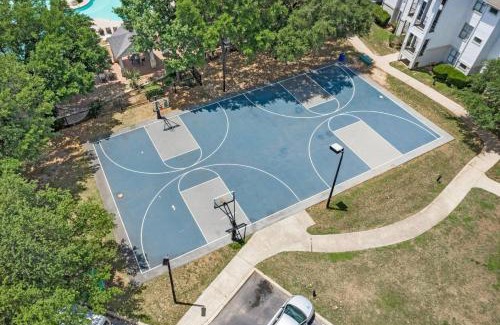 Pleasant Valley Apartamento | Prime Location, 2 mins to Airport, 5 mins to Dwntn