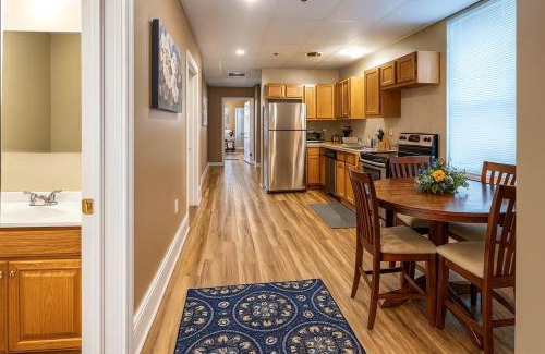 Morgantown Apartamento | Prime Location! 2BR-3BA Near WVU & Downtown Fun
