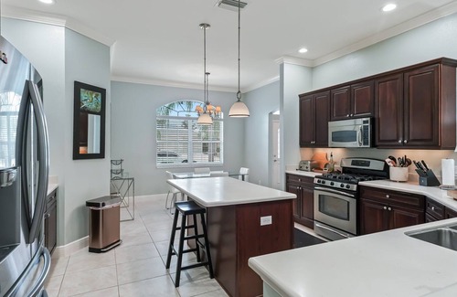 Lady Lake Casa | PRIME LOCATION!!! 3/2 Pool Home, less than 5 minutes from Lake Sumter Landing!