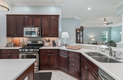 Lady Lake Casa | PRIME LOCATION!!! 3/2 Pool Home, less than 5 minutes from Lake Sumter Landing!