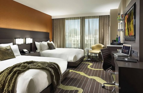 East Village Hotel | Prime Location! 4 Relaxing Units Near SeaWorld! Onsite Parking and Pool!