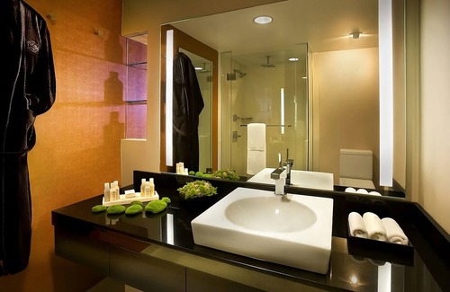 East Village Hotel | Prime Location! 4 Relaxing Units Near SeaWorld! Onsite Parking and Pool!