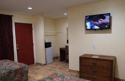 Beeville Casa | Prime Location, 4 Sleek Units w/Free Parking, Minutes to Flournoy Park