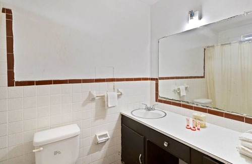 Beeville Casa | Prime Location, 4 Sleek Units w/Free Parking, Minutes to Flournoy Park