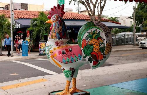 East Little Havana Apartamento | Prime Location Apt on Calle Ocho in Little Havana