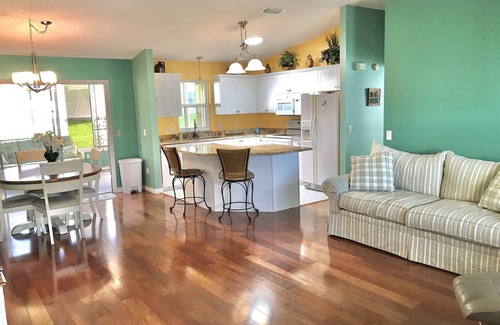 Lady Lake Casa | Prime Location - between Sumter Landing and Spanish Springs - Golf Cart