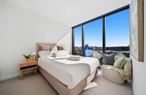 Perth Central Business District Apartamento | Prime Location CBD with Pool & Gym