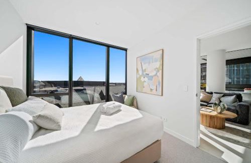 Perth Central Business District Apartamento | Prime Location CBD with Pool & Gym
