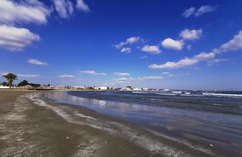 Larnaca City Centre Apartamento | Prime Location - City & Beach - Fast Internet 100-25 mbps - Spacious & Cozy