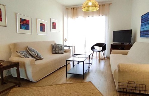 Larnaca City Centre Apartamento | Prime Location - City & Beach - Fast Internet 100-25 mbps - Spacious & Cozy