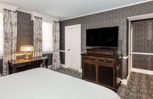 Historic District Hotel | Prime Location! Close to Chesapeake Bay & Beaches