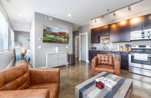 Roanoke Apartamento | Prime Location Downtown Heart of Roanoke Queen Bed