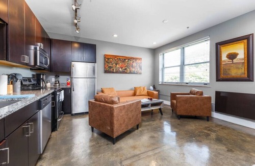Roanoke Apartamento | Prime Location Downtown Heart of Roanoke Queen Bed
