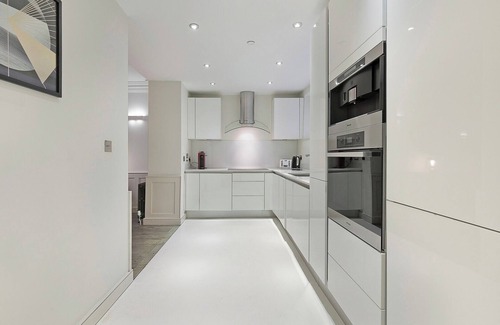 Bishopsgate Casa | Prime Location English 5 bedroom house