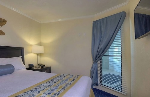 Rocky Point Hotel | Prime Location! Kitchen, Pool, FREE Parking, Near Glazer Childrens Museum!