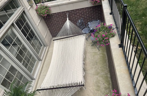 West Town Condominio | Prime Location! Modern 3 Bed 3 Bath Rental in Chicago
