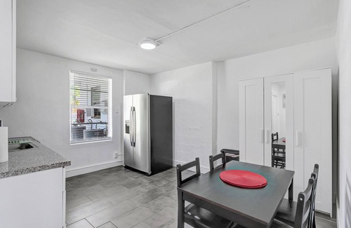 Pineapple Grove Arts District Apartamento | Prime location, Pineapple district, walk to Atlantic, 1bd, pets