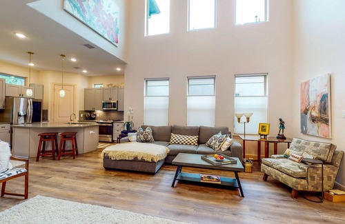Grogan's Mill Casa | Prime Location - Pool Access - Full Kitchen - W/D