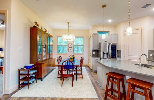 Grogan's Mill Casa | Prime Location - Pool Access - Full Kitchen - W/D