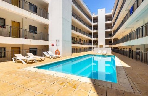 Olhao Apartamento | Prime Location, Pool, Free Parking