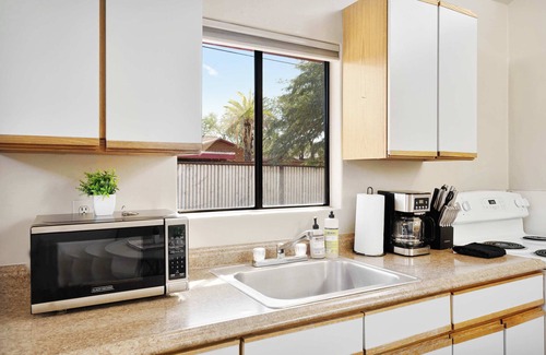 Sam Hughes Casa | Prime Location | Quick Access to Downtown & UofA