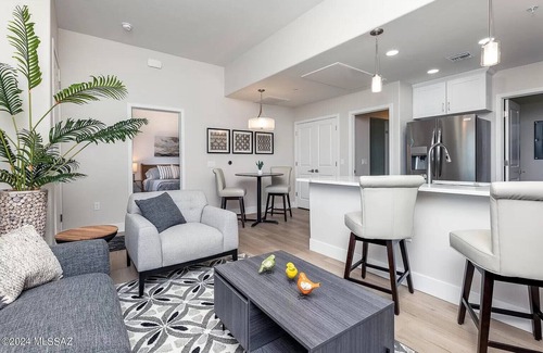 Tucson Condominio | Prime Location Retreat!