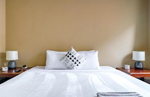 Victorian Village Casa | Prime Location Top Rated Free Parking Clean