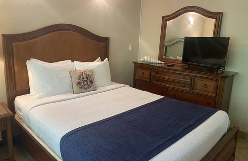 East Fort Lauderdale Hotel | Prime Location Great Price