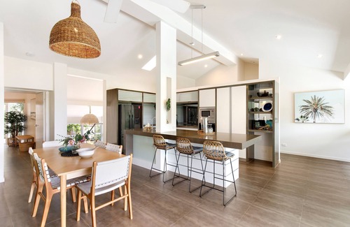 Noosa Heads Casa | Prime Location, Views & Sunsets, Walk to Beach